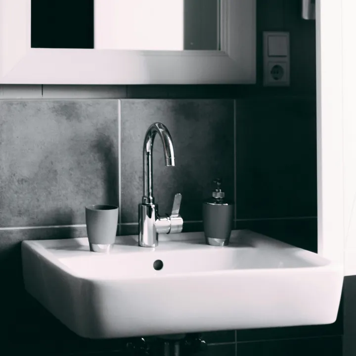 Kumiko grzejnik łazienkowy 950x430 mm  antracyt 363W